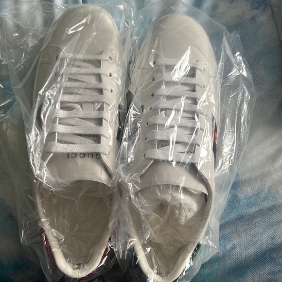 Brand new never worn Gucci shoes - Picture 1 of 8